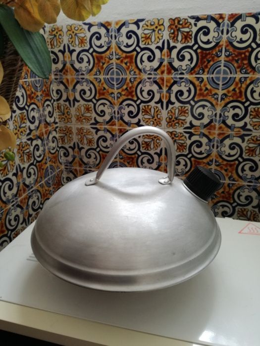 Chaleira antiga em aluminio