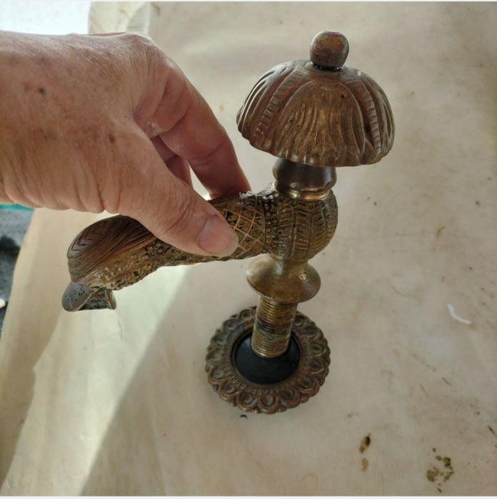 Torneira antiga de metal