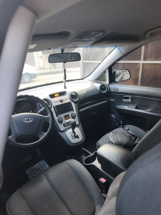 Продам Kia Karens