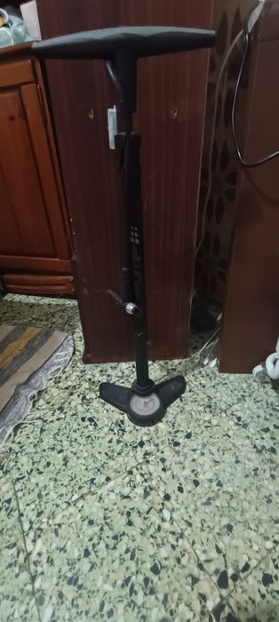 Bicicleta mulher + bomba manual encher pneu