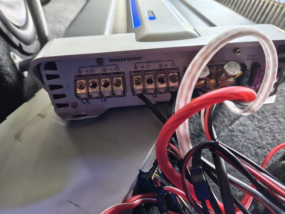 Сабвуфер  JBL GT5-1204BR