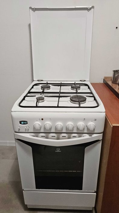 Kuchenka gazowa z piekarnikiem