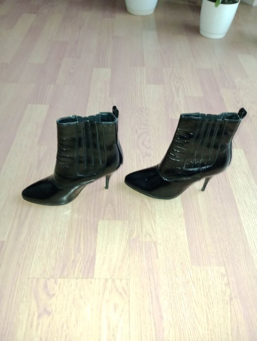 Buty czarne na szpilce