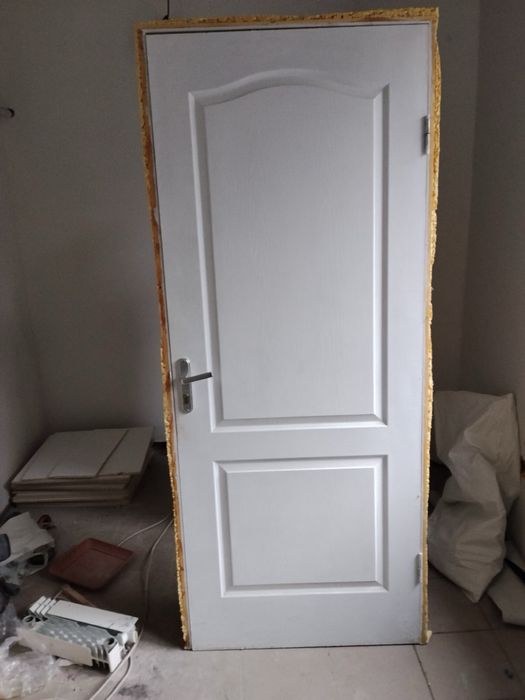 Двери в офис белые