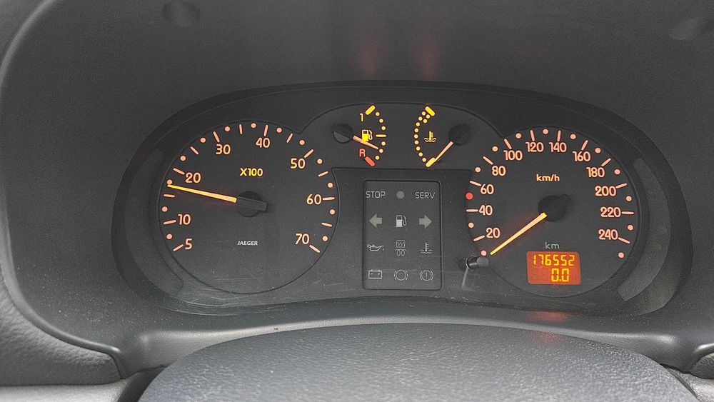 Renault Clio 2 1,2 8V 2001 rok