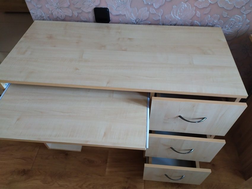 Продам универсальный  стол