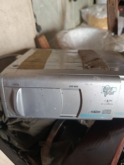 автомобільнпродам CD-чейнджер VDO Dayton CHD 602S.