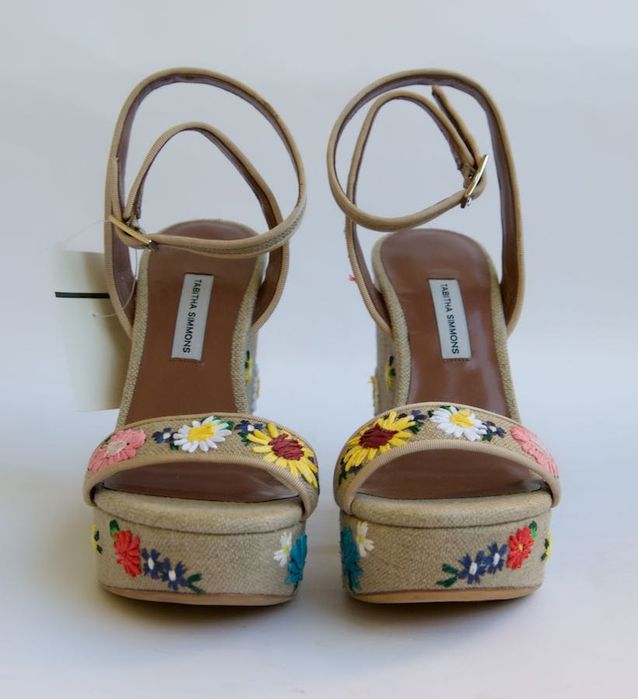 TABITHA SIMMONS sandały koturny espadryle kwiaty

Obserwuj