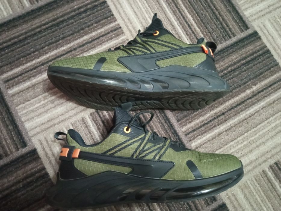 Кросівки демисезонні!