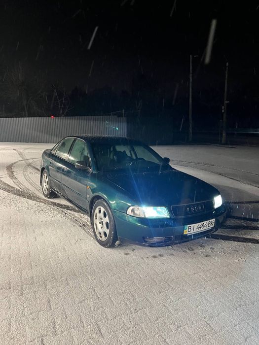 Продам авто audi a4B5 1.8 газ бензин ціна 2600 $ торг