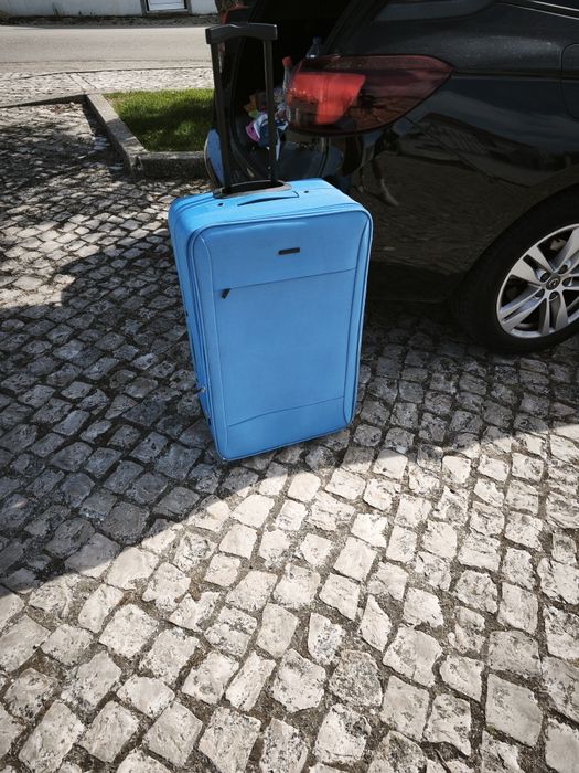 Mala de viagem em bom estado