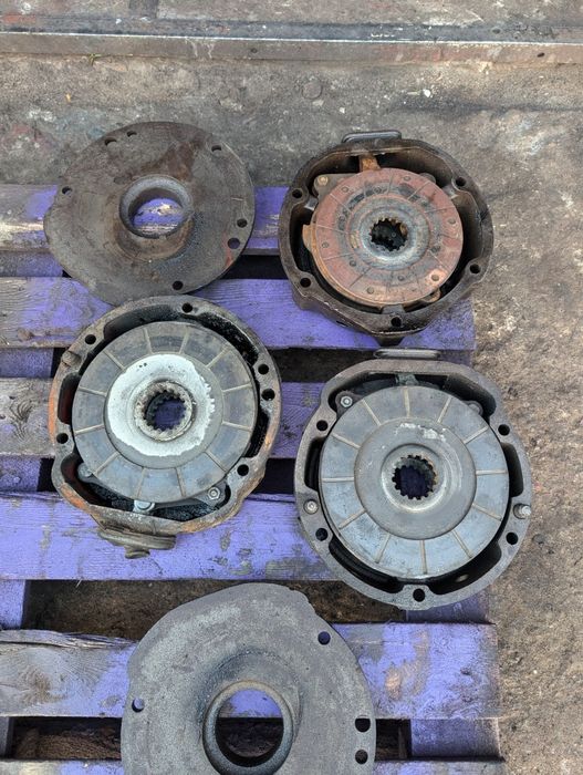 Тормоза МТЗ кришки Кожуха Гальма диски МТЗ болти кріплення МтЗ