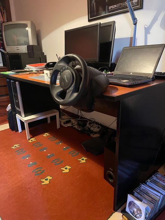 Vendo secretaria e cadeira de escritório em bom estado