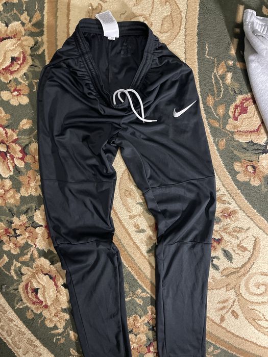 Спортивні штани Nike