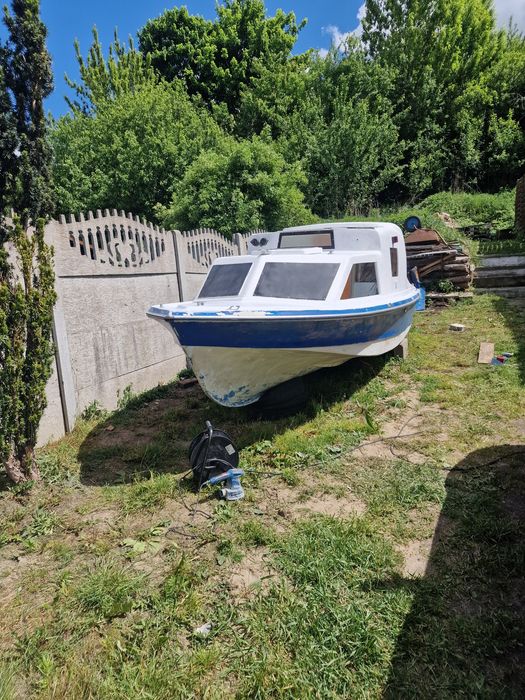 Lodz kabinowa wedkarska