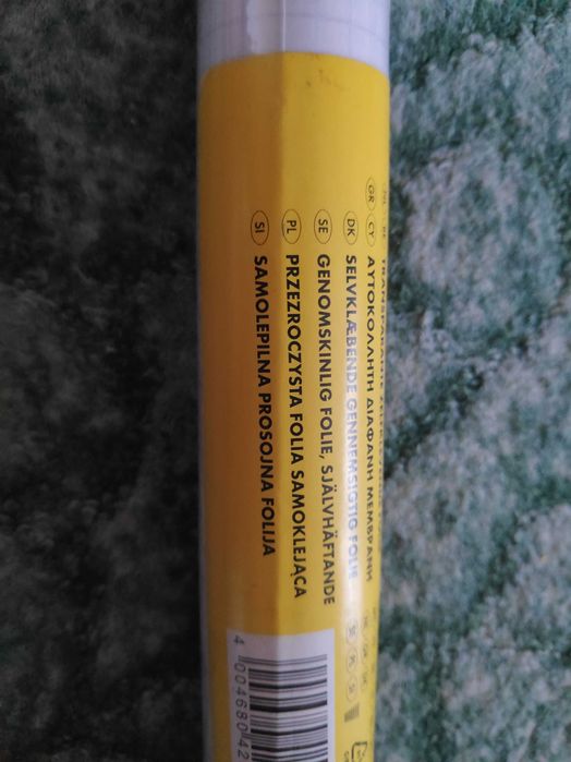 Przezroczysta folia samoklejąca