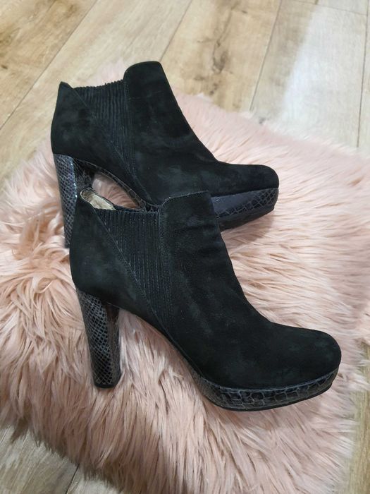 Czarne botki firmy Unisa rozmiar 37