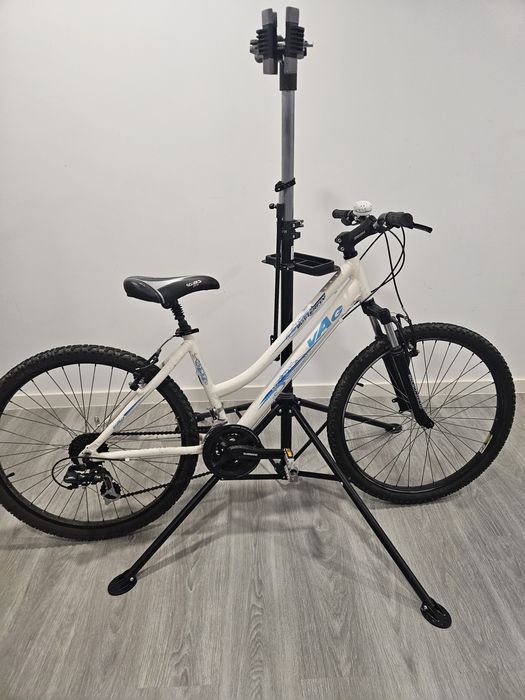 Bicicletas + tripé + bomba de pneus