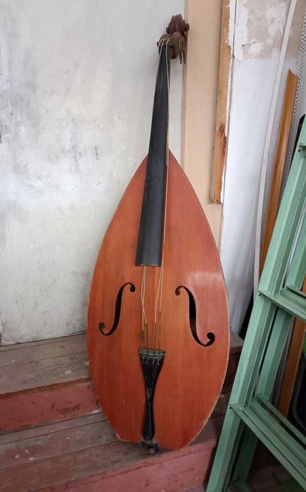 Большая Бас-бандура или Бас-домра не рабочее состояние 185х55 см.