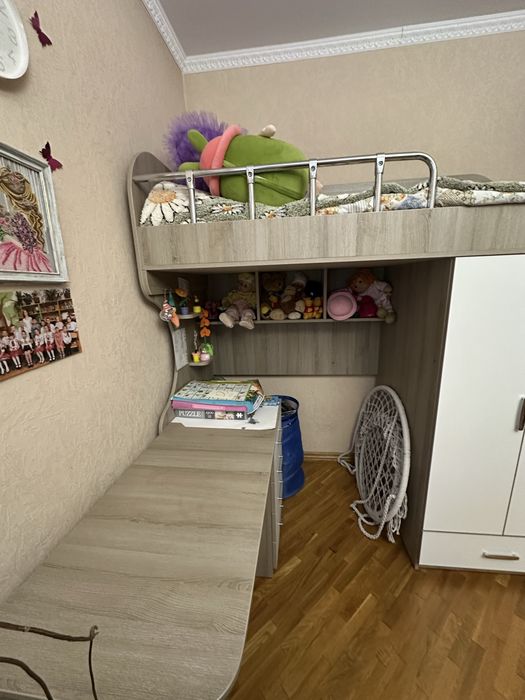Продам меблі в дитячу кімнату , стіл ліжко шафа