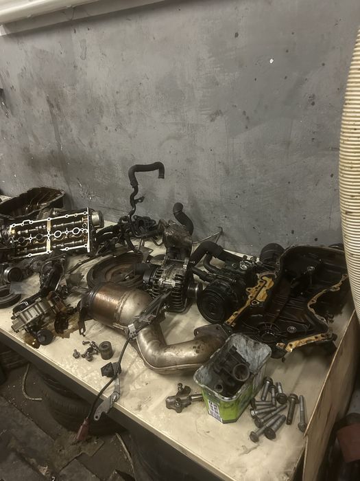 Silnik Vw 1.4 tsi  osprzet silnika sprężarka klimatyzacji