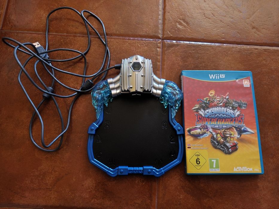 Jogo Skylanders SuperChargers Nintendo Wii U + Portal + Lote Figuras e Acessórios