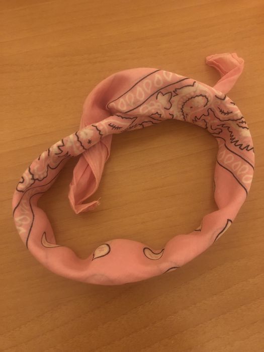 Lenço rosa padrão