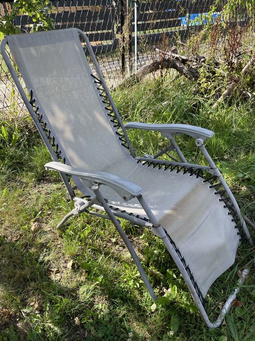 Lezak metalowy skladany