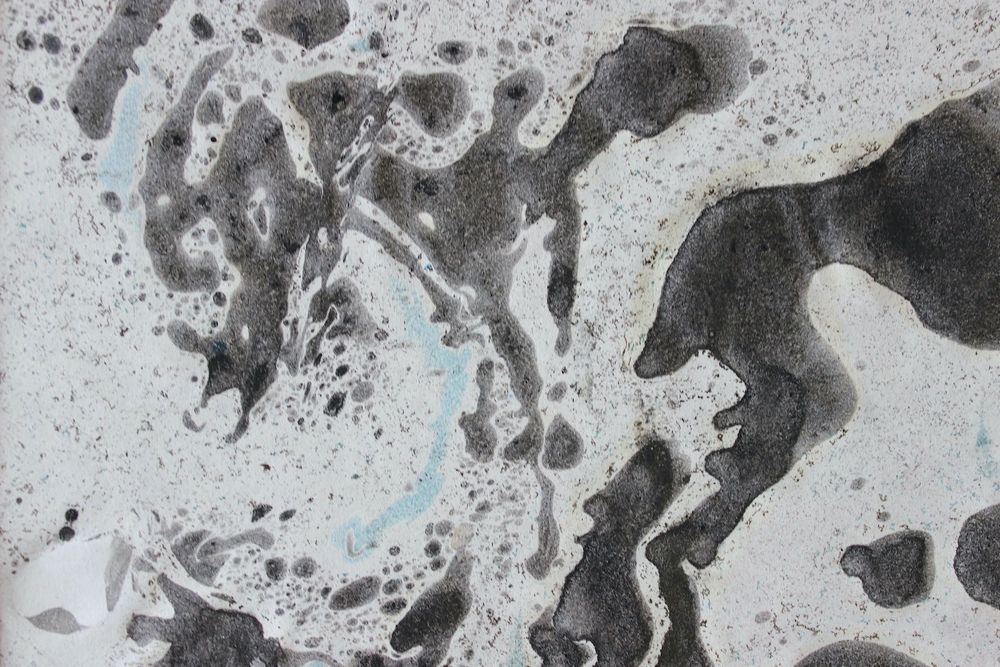 Abstrakcyjny obraz akwatypia monotypia na wodzie akwagrafia