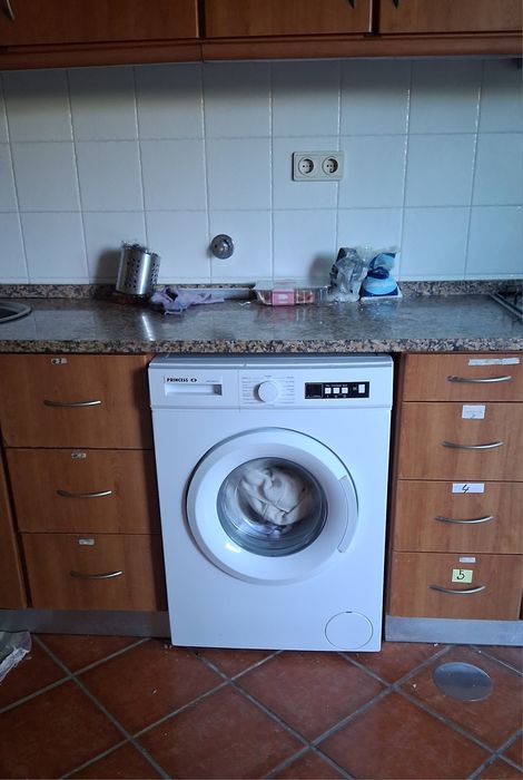 Quarto/Suite ,com WC privativo mobilad ,Eiriz-Pacos o, despesas incuid