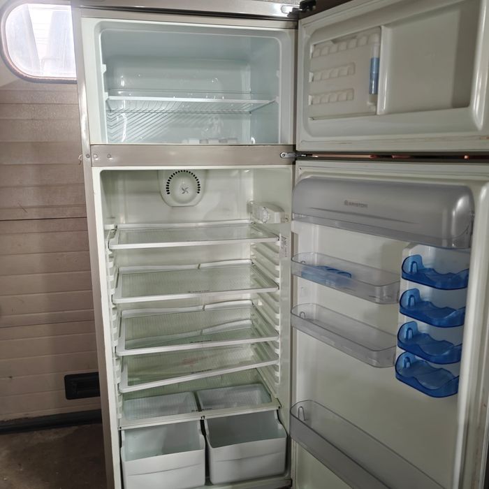 Lodówko zamrażarka INDESIT, LG, ARISTON Cena 540 zl