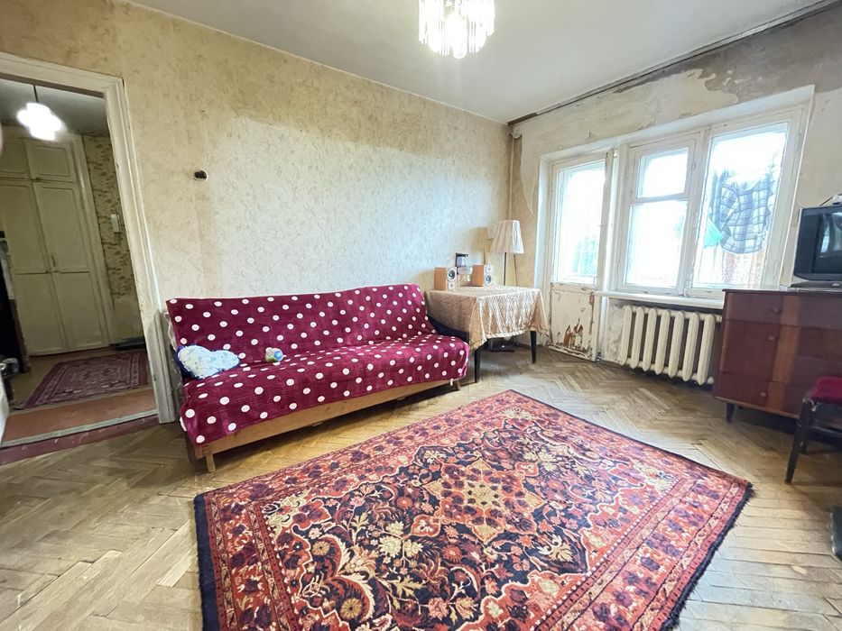Продаж 2кімнатна кварира  метро Чернігівська вулиця Леоніда Каденюка