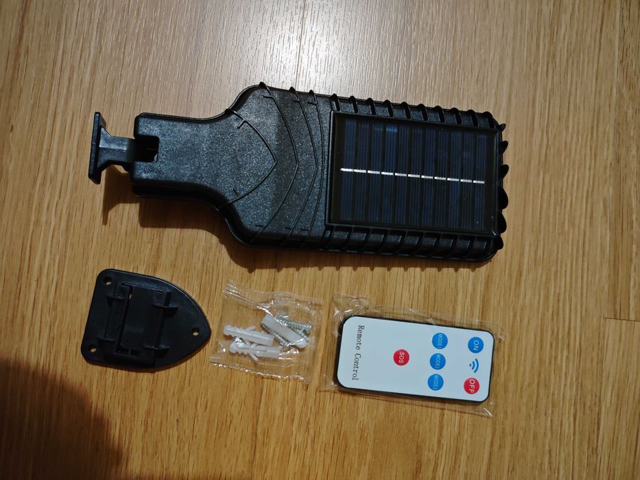 Projetor Solar LED - Com Sensor Movimento e Comando (IP65)