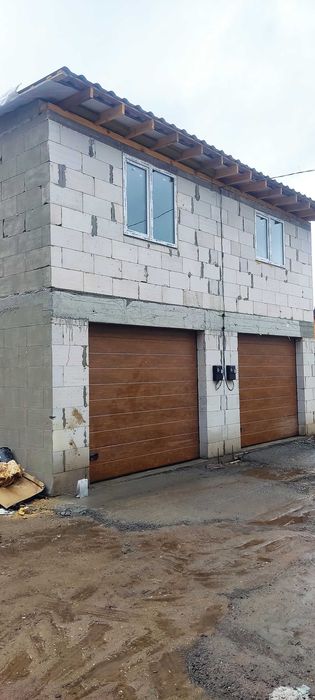 Продається двоповерховий гараж у Святопетрівському