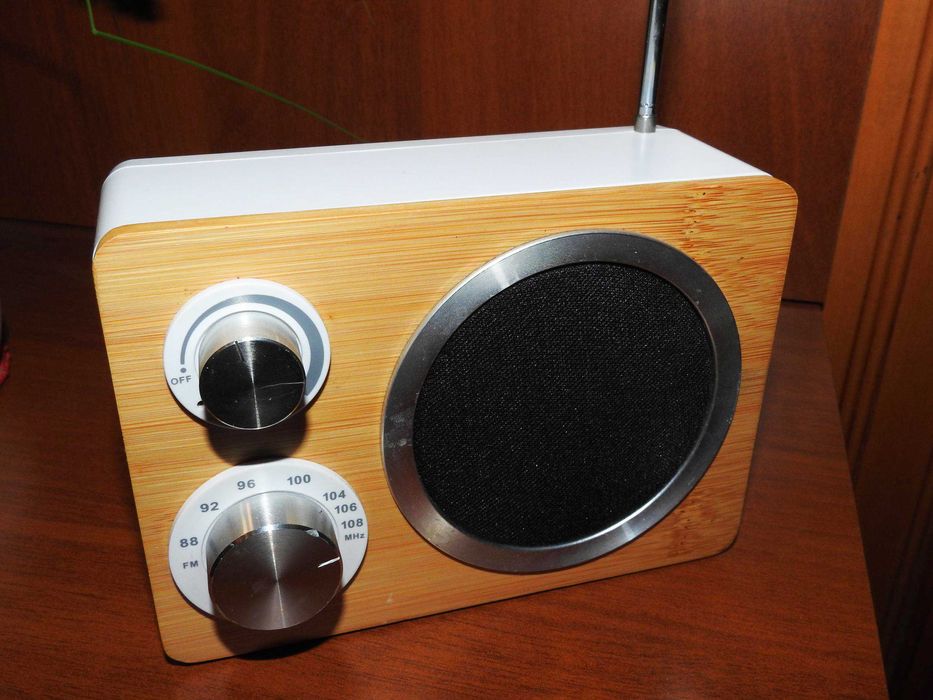 Przenośne radio TCM w stylu retro - FM + AUX