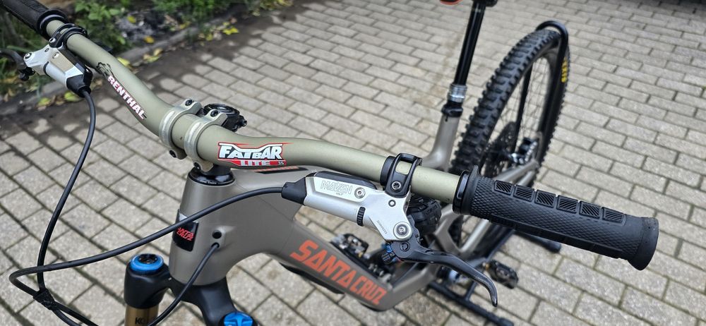 Santa Cruz Megatower V2 - Tamanho L