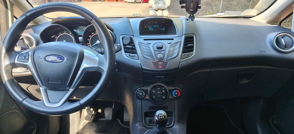 Ford Fiesta - mały przebieg.