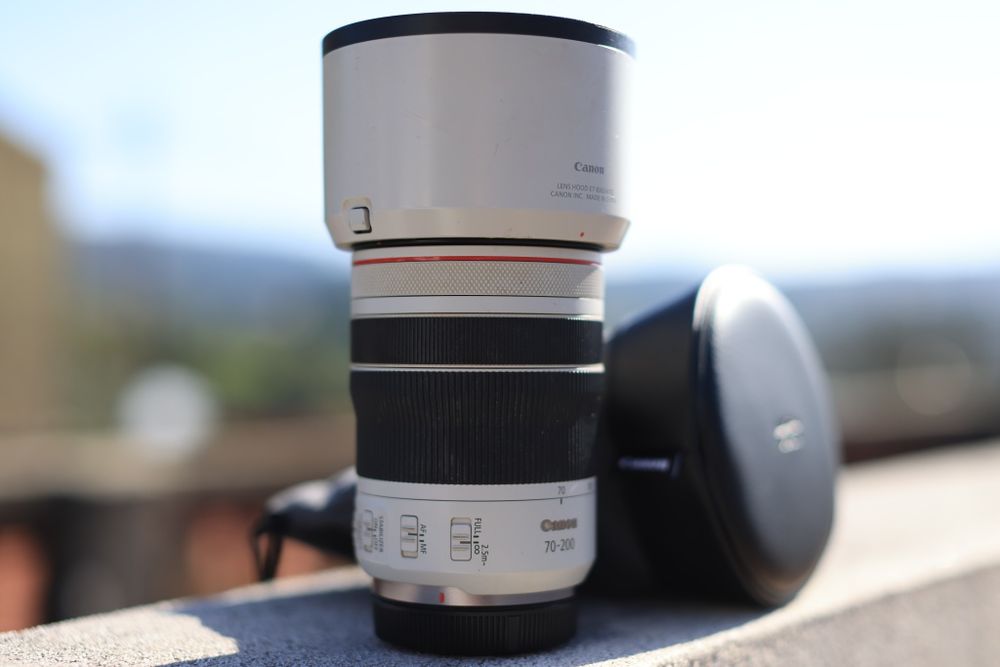 Canon RF 70-200mm f4 L is Usada na caixa.