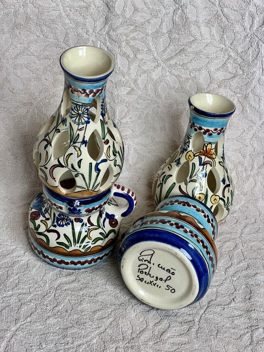 Par de castiçais em cerâmica artesanal vintage