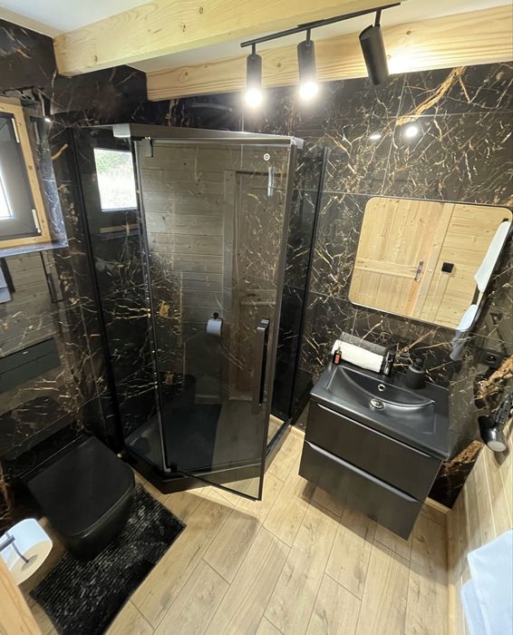 Czarne Domki nad jeziorem z balią/ jacuzzi i sauną