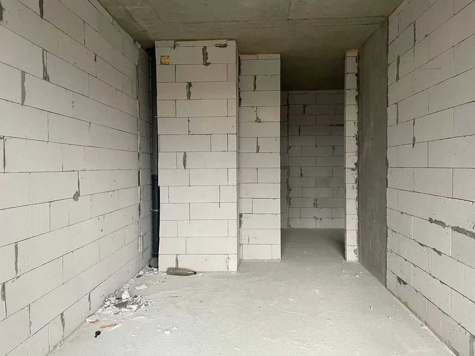 Здана двокімнатна квартира біля річки