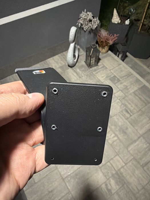 Brodit dedykowany uchwyt baza do Toyota Rav4