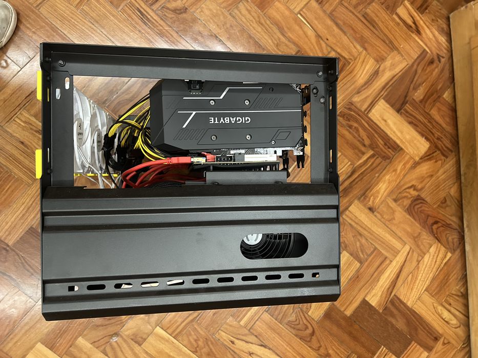 Mining Rig com 6 GPUs Gigabyte