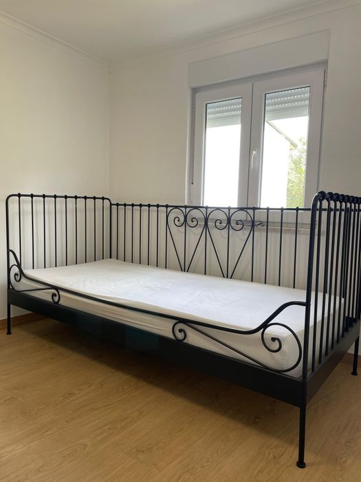 Sofá cama em ferro