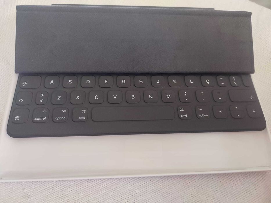 Selling Smart Keyboard for iPad64584327332867121