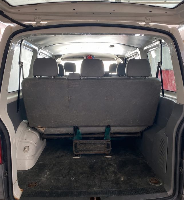 Volkswagen Transporter T5 — 04/2006 — 9 lugares Excelente Mecânica