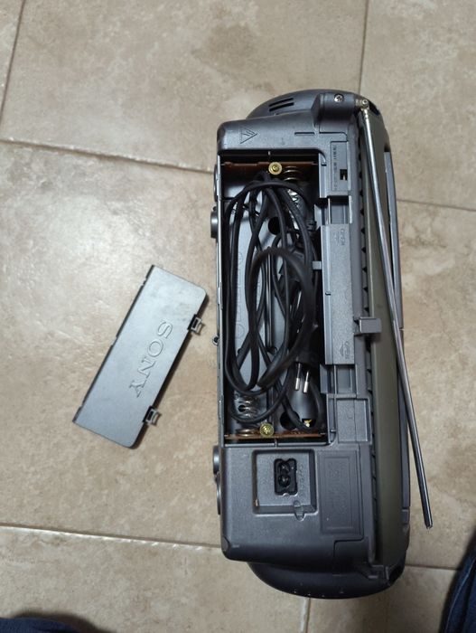 Radiomagnetofon z CD Sony CFDV7