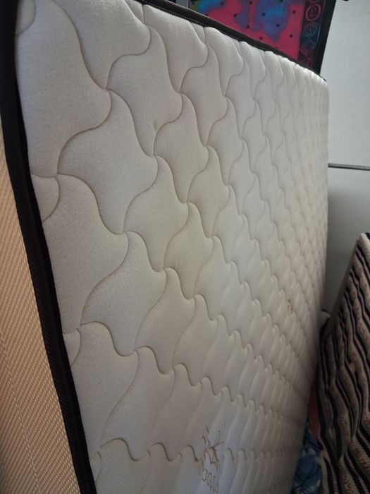 Colchão casal em bom estado