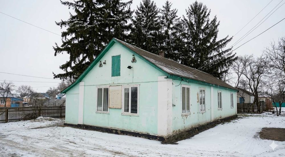 Універсальний комплекс нерухомості  у самому центрі Варви