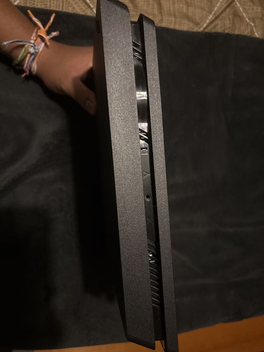 Consola PS4 Slim 1TB  + Cabos